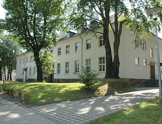 Gebäude und Bäume Campus Freudenberg