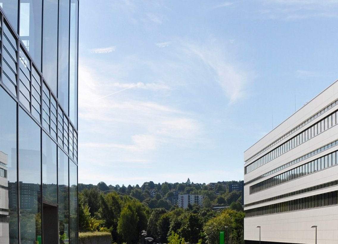 Ausblick zwischen Gebäude und Gebäude VW